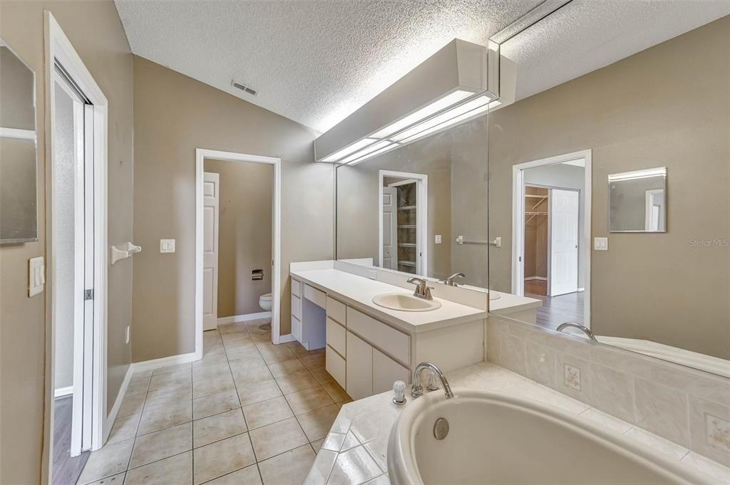 En Venta: $295,000 (3 camas, 2 baños, 1831 Pies cuadrados)