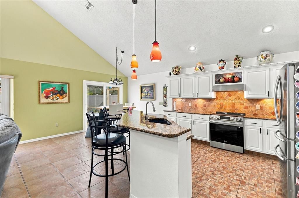 En Venta: $430,000 (4 camas, 2 baños, 2285 Pies cuadrados)