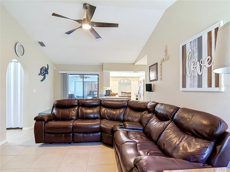 For Sale: $309,900 (3 beds, 2 baths, 1876 Square Feet)