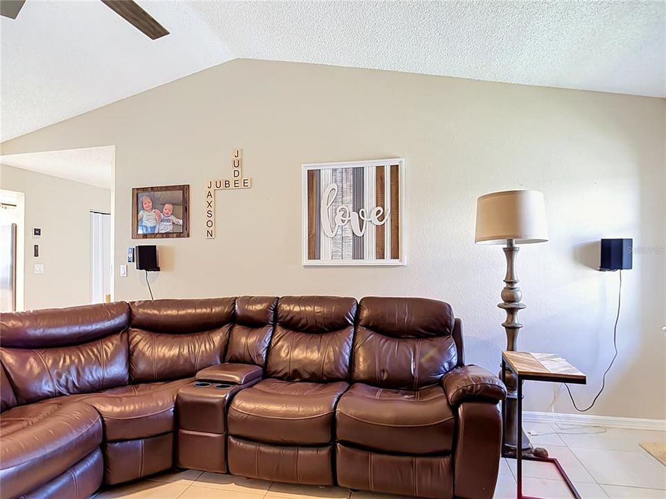 For Sale: $309,900 (3 beds, 2 baths, 1876 Square Feet)