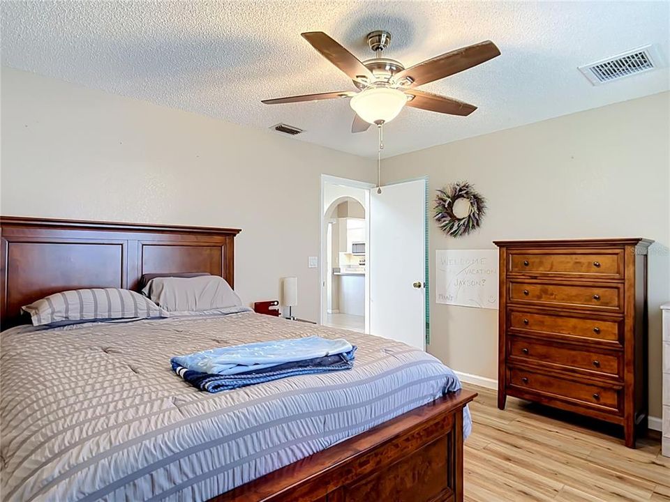 For Sale: $309,900 (3 beds, 2 baths, 1876 Square Feet)