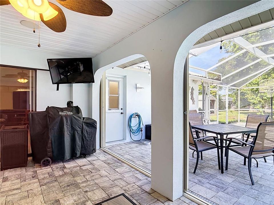 For Sale: $309,900 (3 beds, 2 baths, 1876 Square Feet)