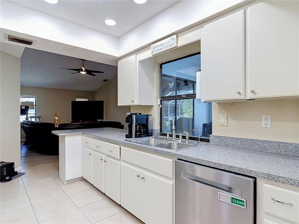 For Sale: $309,900 (3 beds, 2 baths, 1876 Square Feet)