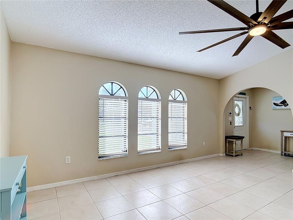 For Sale: $309,900 (3 beds, 2 baths, 1876 Square Feet)