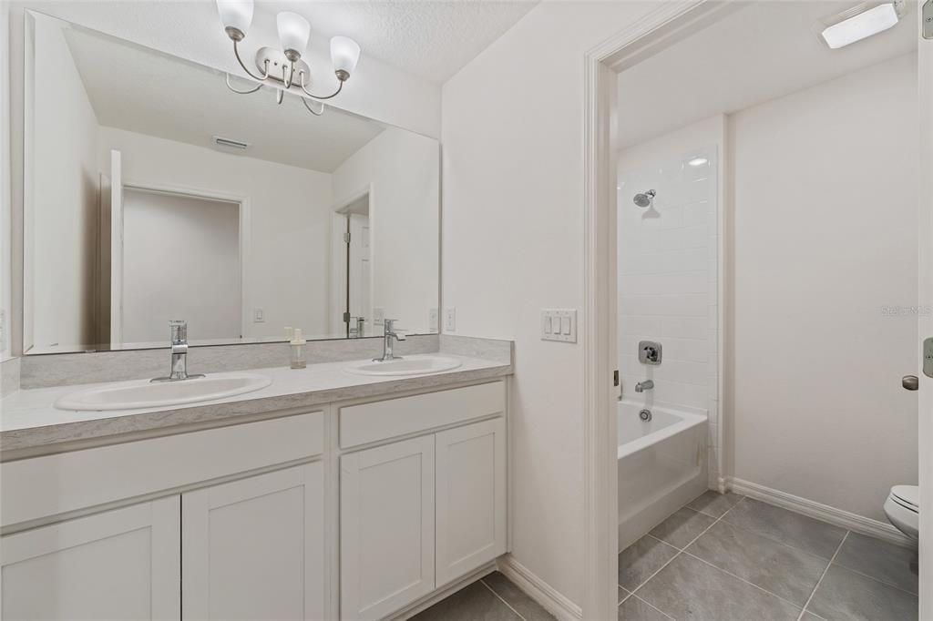 В аренду: $2,600 (4 спален, 2 ванн, 2104 Квадратных фут)