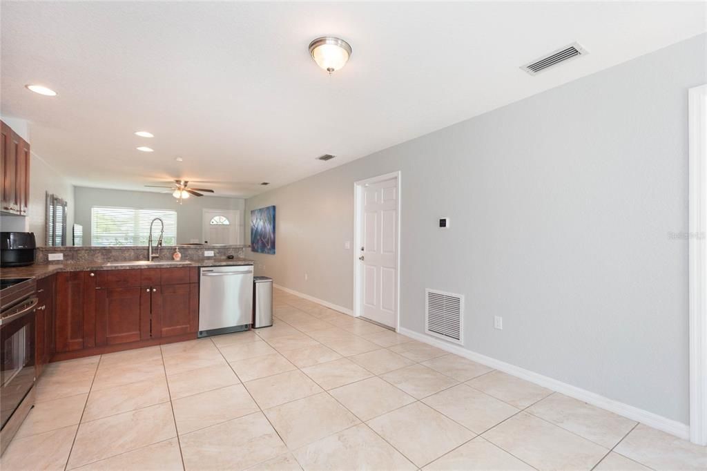 For Sale: $384,900 (3 beds, 2 baths, 1211 Square Feet)