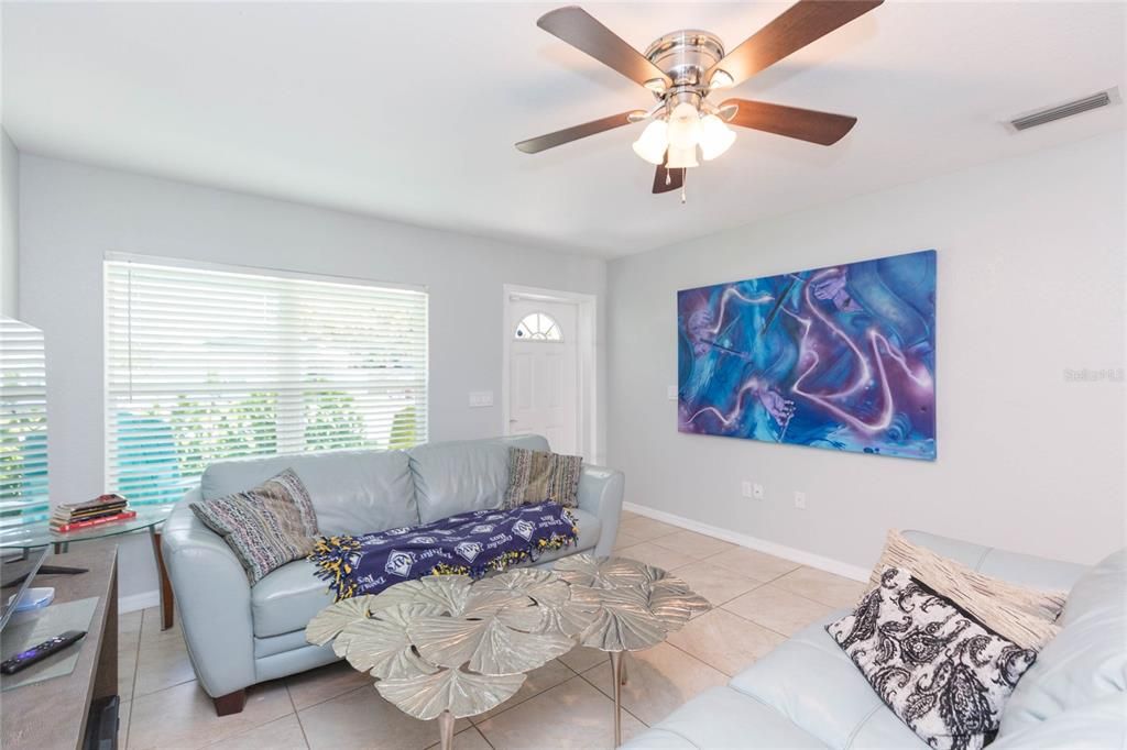For Sale: $384,900 (3 beds, 2 baths, 1211 Square Feet)