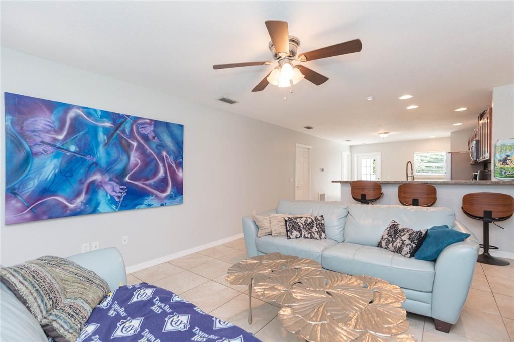 For Sale: $384,900 (3 beds, 2 baths, 1211 Square Feet)