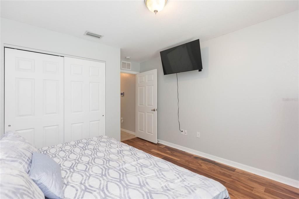 For Sale: $384,900 (3 beds, 2 baths, 1211 Square Feet)