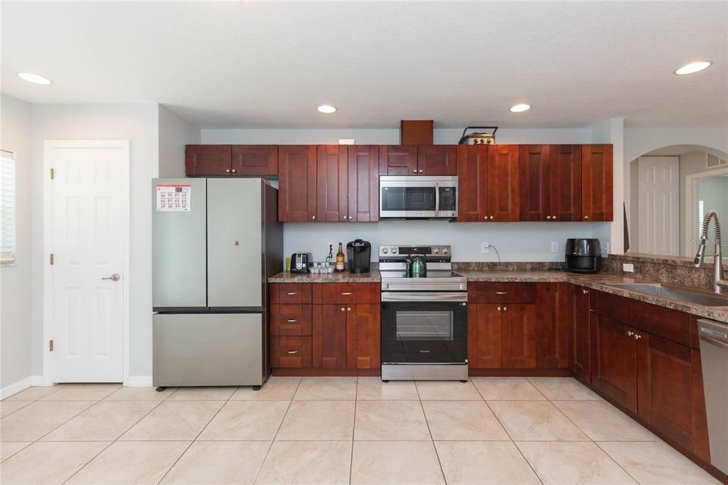 For Sale: $384,900 (3 beds, 2 baths, 1211 Square Feet)