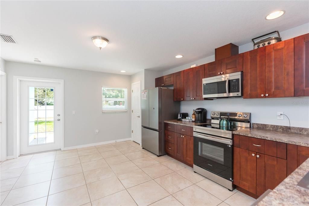 For Sale: $384,900 (3 beds, 2 baths, 1211 Square Feet)