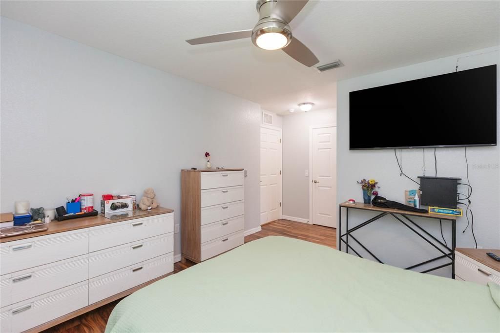 For Sale: $384,900 (3 beds, 2 baths, 1211 Square Feet)
