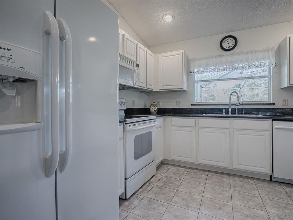 For Sale: $279,247 (3 beds, 2 baths, 1598 Square Feet)