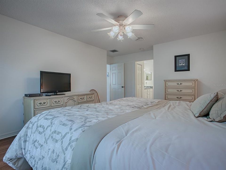 For Sale: $279,247 (3 beds, 2 baths, 1598 Square Feet)