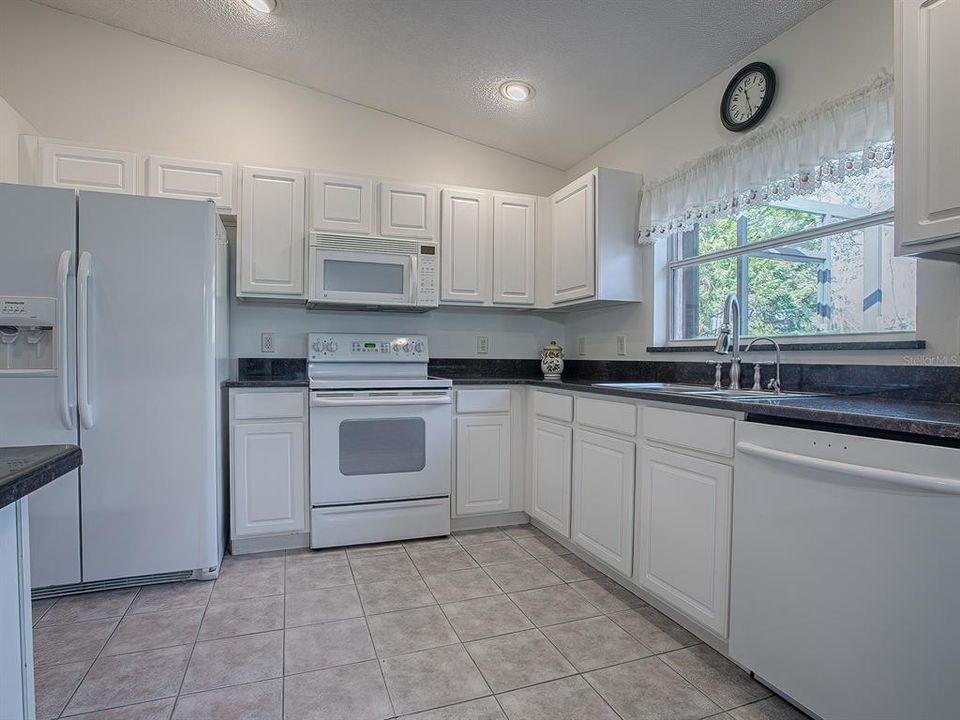 For Sale: $279,247 (3 beds, 2 baths, 1598 Square Feet)