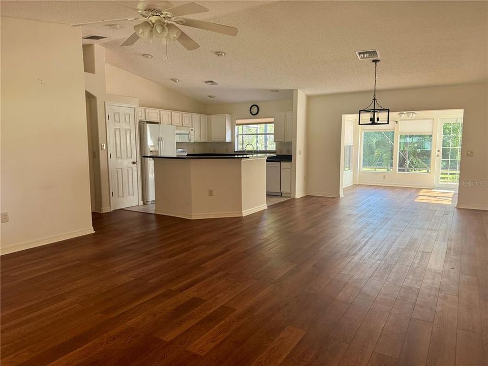 For Sale: $279,247 (3 beds, 2 baths, 1598 Square Feet)
