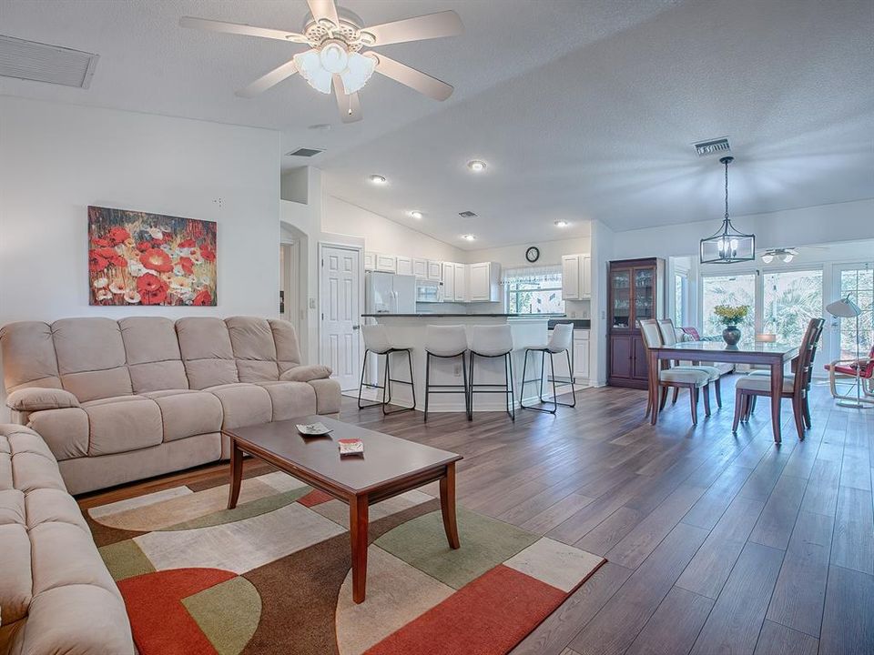 For Sale: $279,247 (3 beds, 2 baths, 1598 Square Feet)