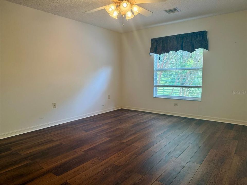 For Sale: $279,247 (3 beds, 2 baths, 1598 Square Feet)