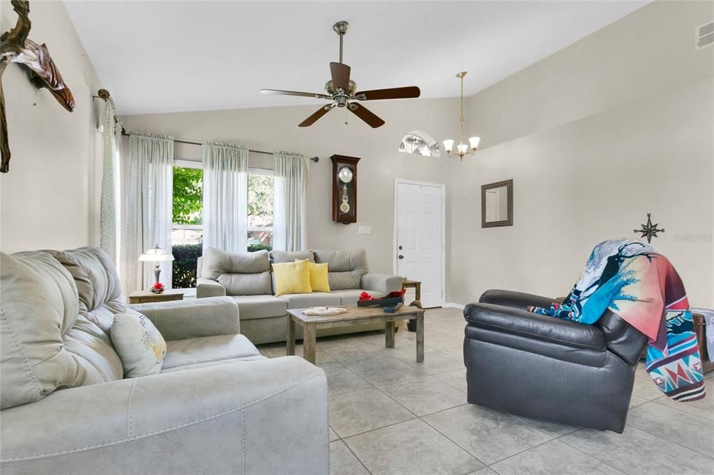 For Sale: $390,000 (3 beds, 2 baths, 1396 Square Feet)