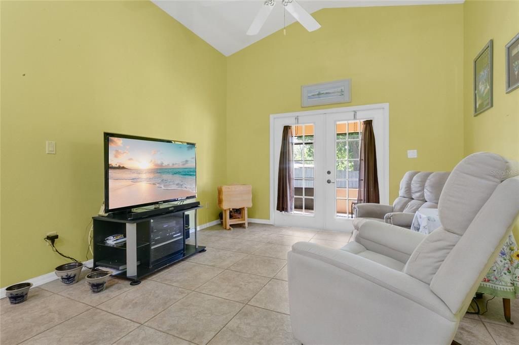 For Sale: $390,000 (3 beds, 2 baths, 1396 Square Feet)