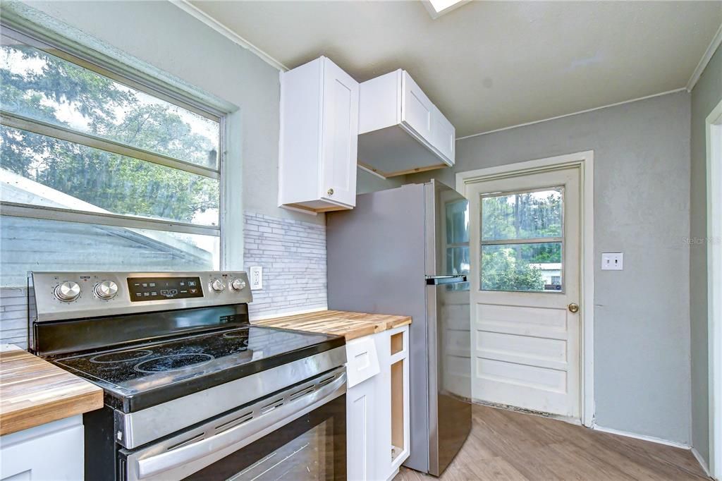 For Sale: $179,000 (2 beds, 1 baths, 674 Square Feet)