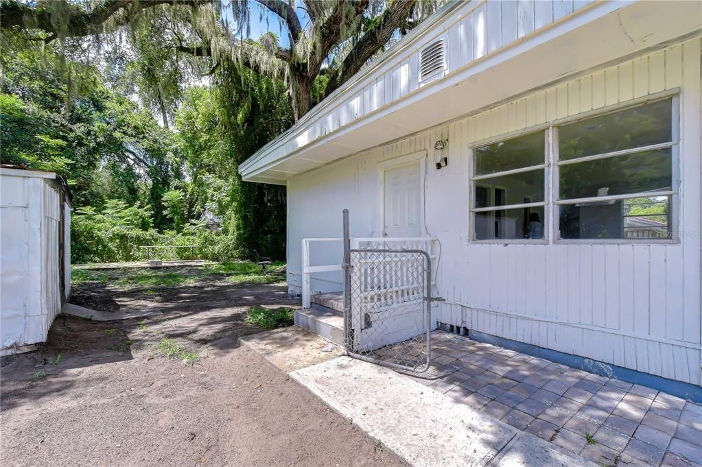 For Sale: $179,000 (2 beds, 1 baths, 674 Square Feet)