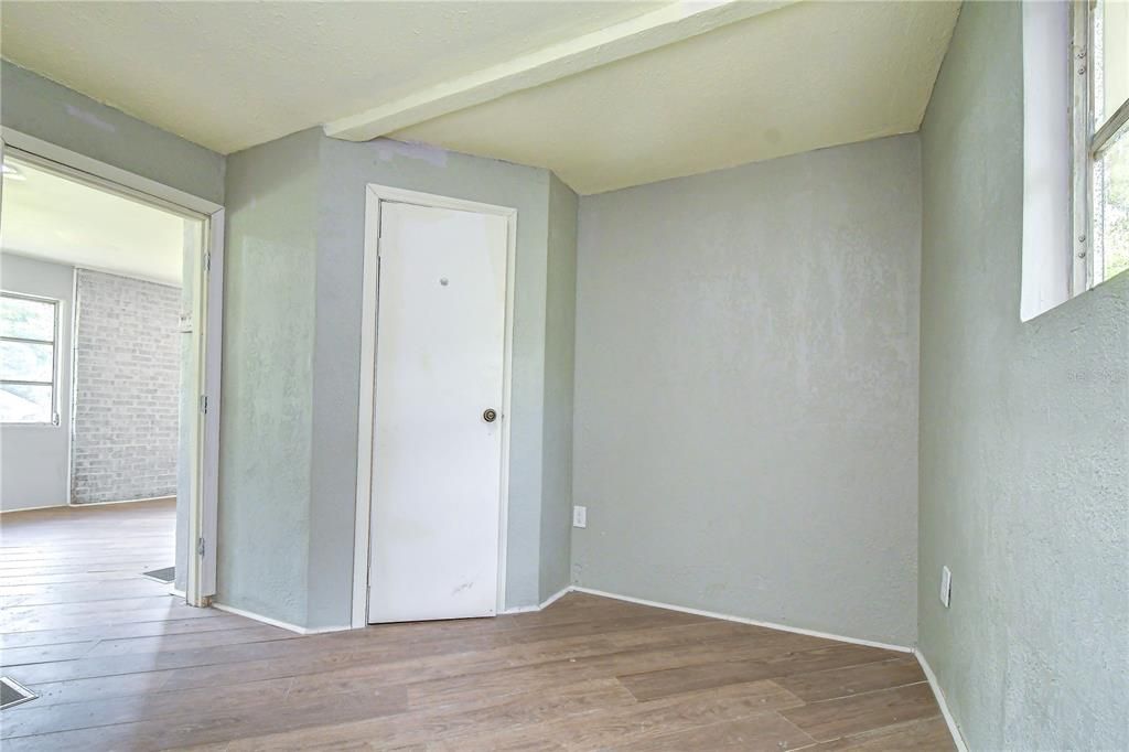 For Sale: $179,000 (2 beds, 1 baths, 674 Square Feet)