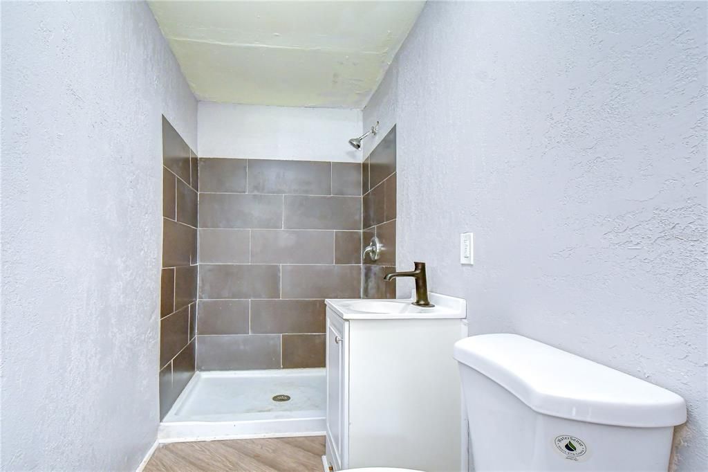 For Sale: $179,000 (2 beds, 1 baths, 674 Square Feet)