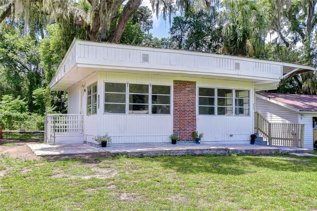 For Sale: $179,000 (2 beds, 1 baths, 674 Square Feet)