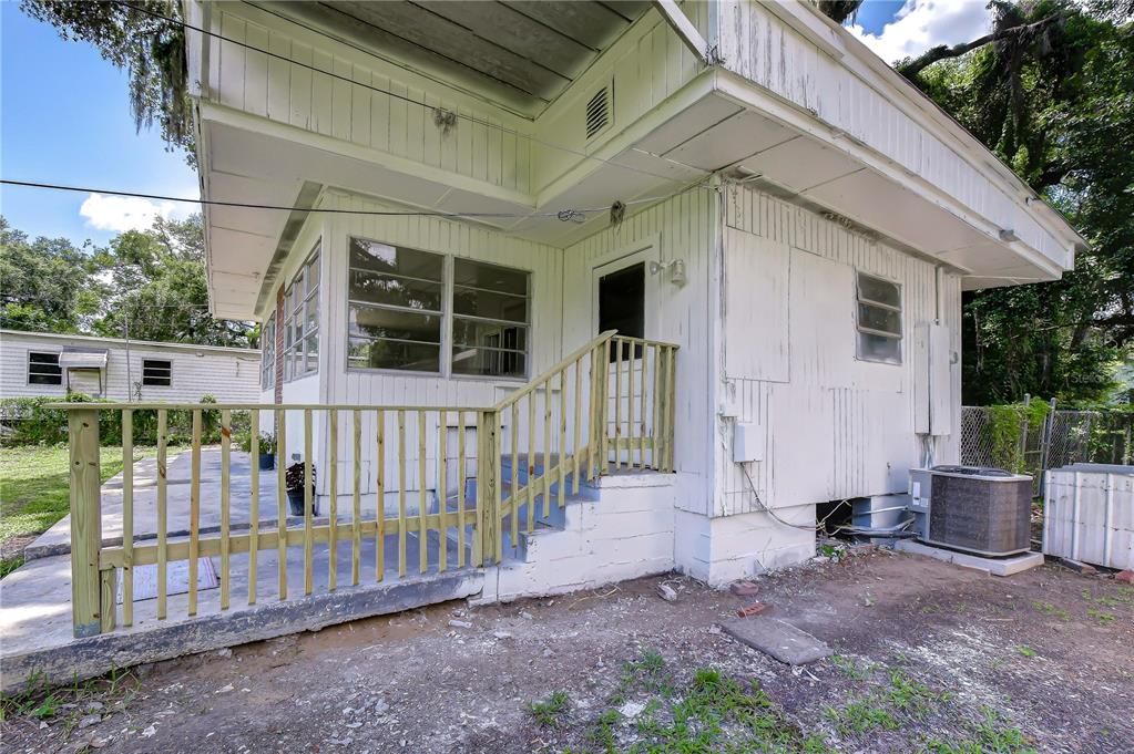For Sale: $179,000 (2 beds, 1 baths, 674 Square Feet)