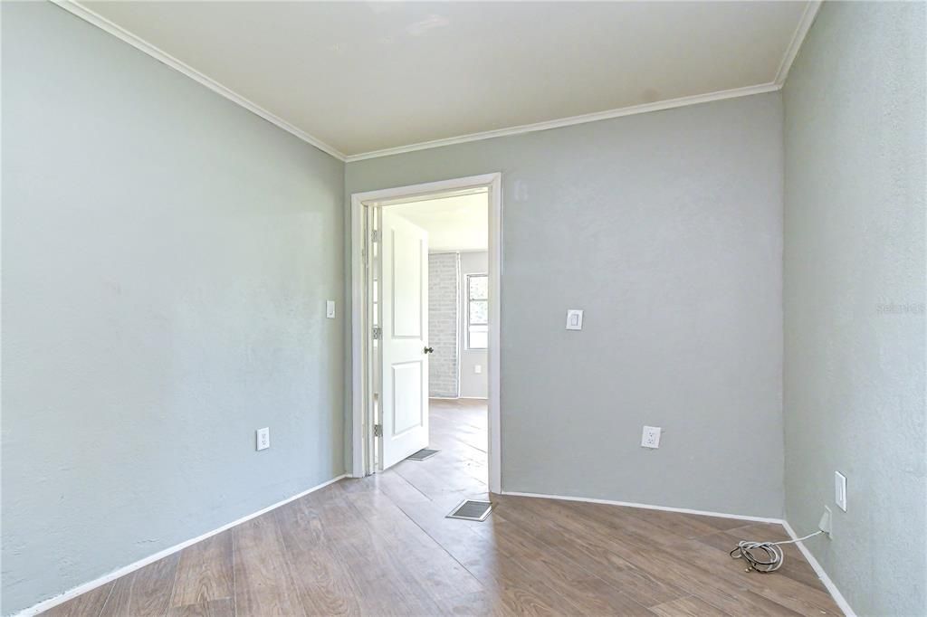 For Sale: $179,000 (2 beds, 1 baths, 674 Square Feet)