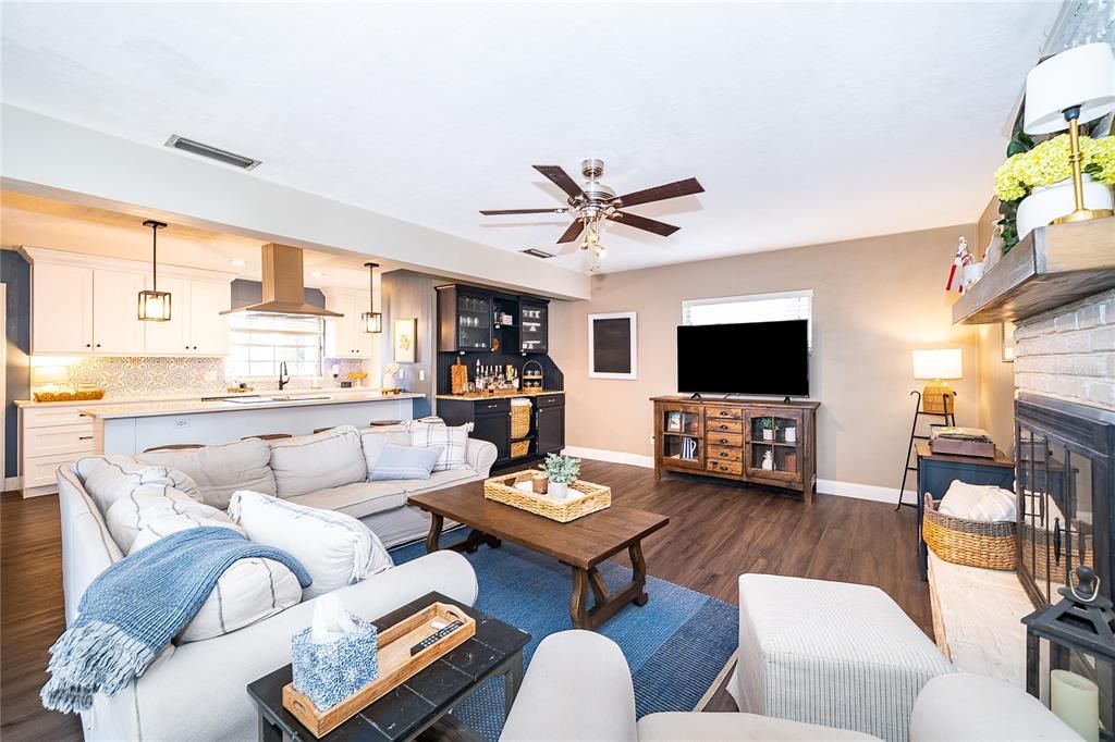For Sale: $525,000 (4 beds, 2 baths, 1920 Square Feet)