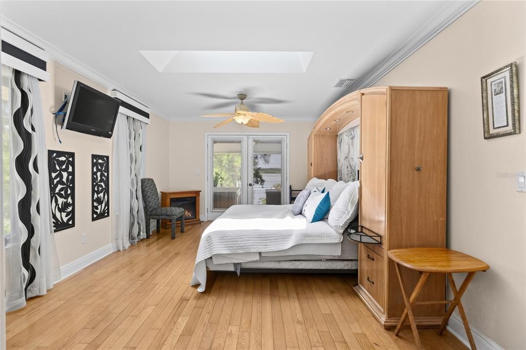 En Venta: $999,000 (3 camas, 3 baños, 1825 Pies cuadrados)