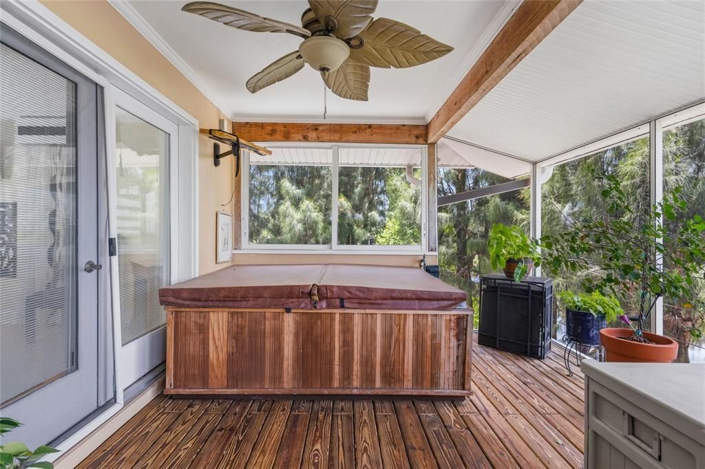 En Venta: $999,000 (3 camas, 3 baños, 1825 Pies cuadrados)