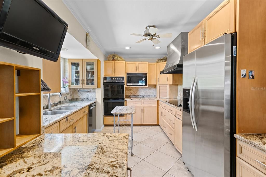 En Venta: $999,000 (3 camas, 3 baños, 1825 Pies cuadrados)
