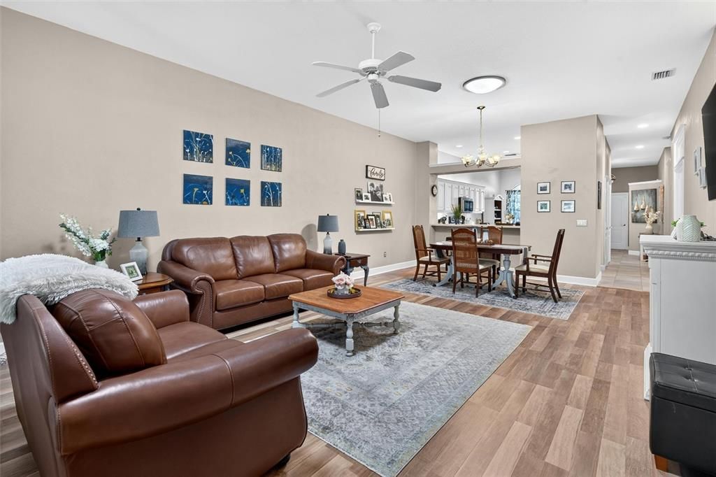 En Venta: $329,999 (3 camas, 2 baños, 1684 Pies cuadrados)