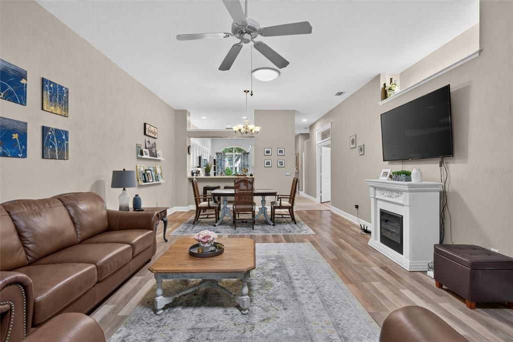 En Venta: $329,999 (3 camas, 2 baños, 1684 Pies cuadrados)