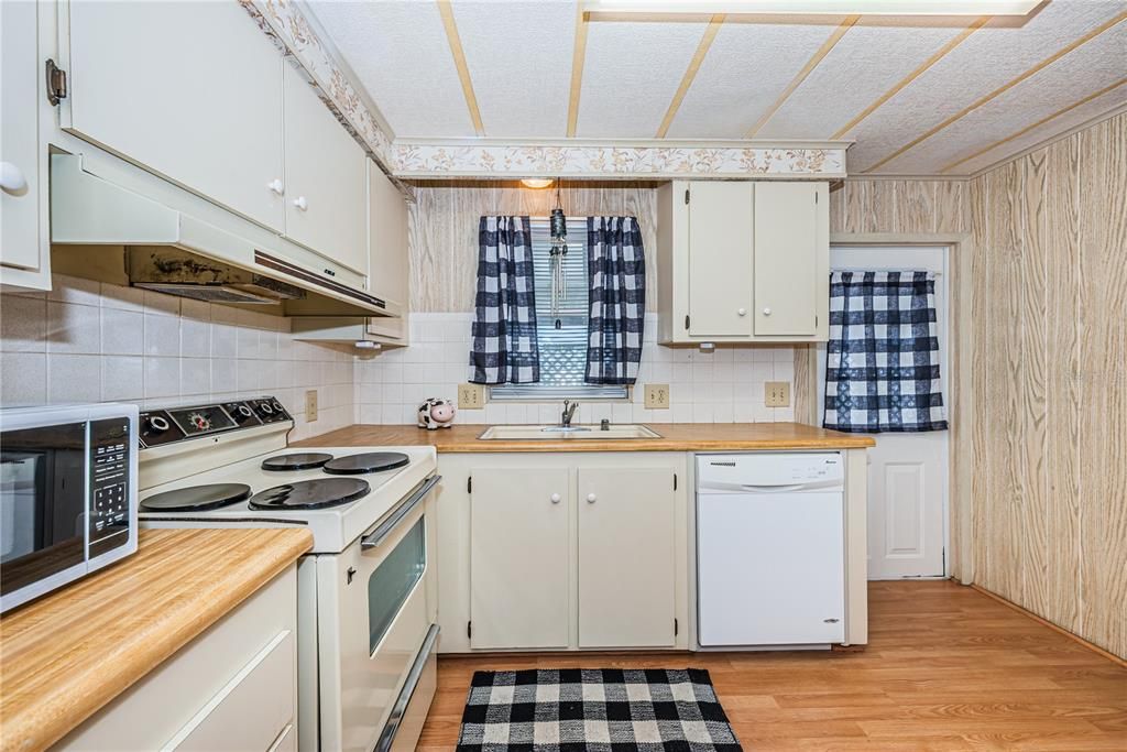 На продажу: $130,000 (2 спален, 2 ванн, 960 Квадратных фут)