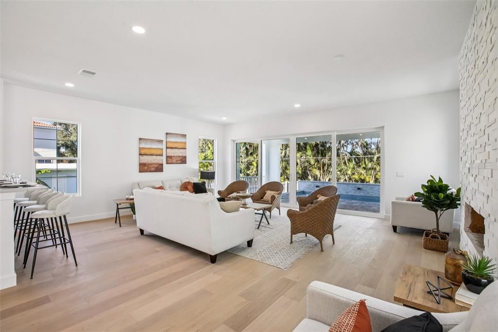 En Venta: $2,495,000 (4 camas, 3 baños, 3850 Pies cuadrados)
