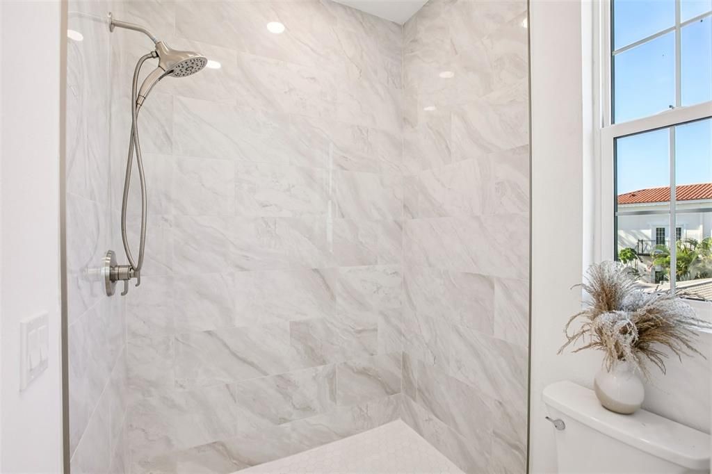 En Venta: $2,495,000 (4 camas, 3 baños, 3850 Pies cuadrados)