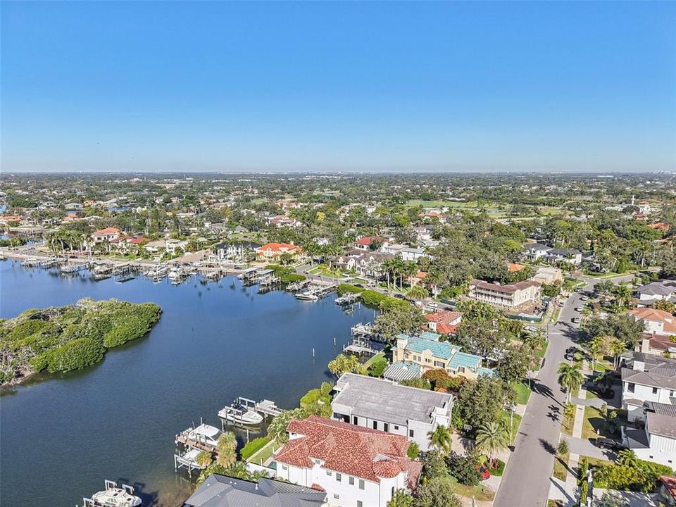 En Venta: $2,495,000 (4 camas, 3 baños, 3850 Pies cuadrados)