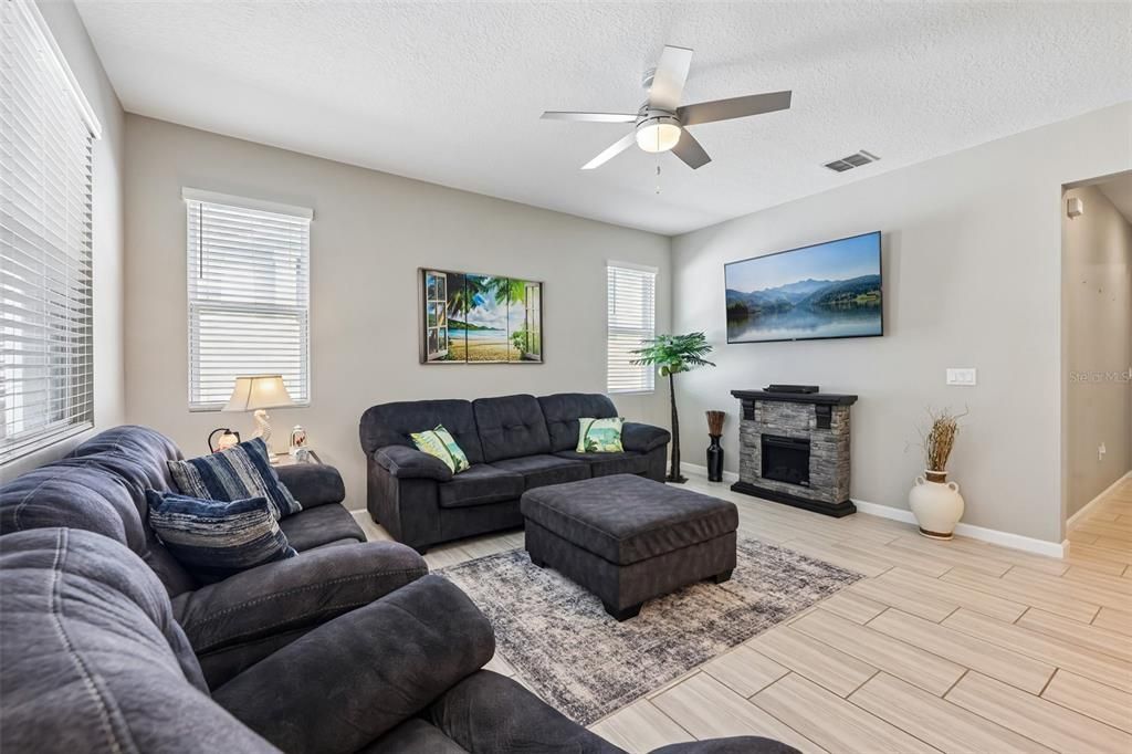 For Sale: $399,000 (3 beds, 2 baths, 1725 Square Feet)
