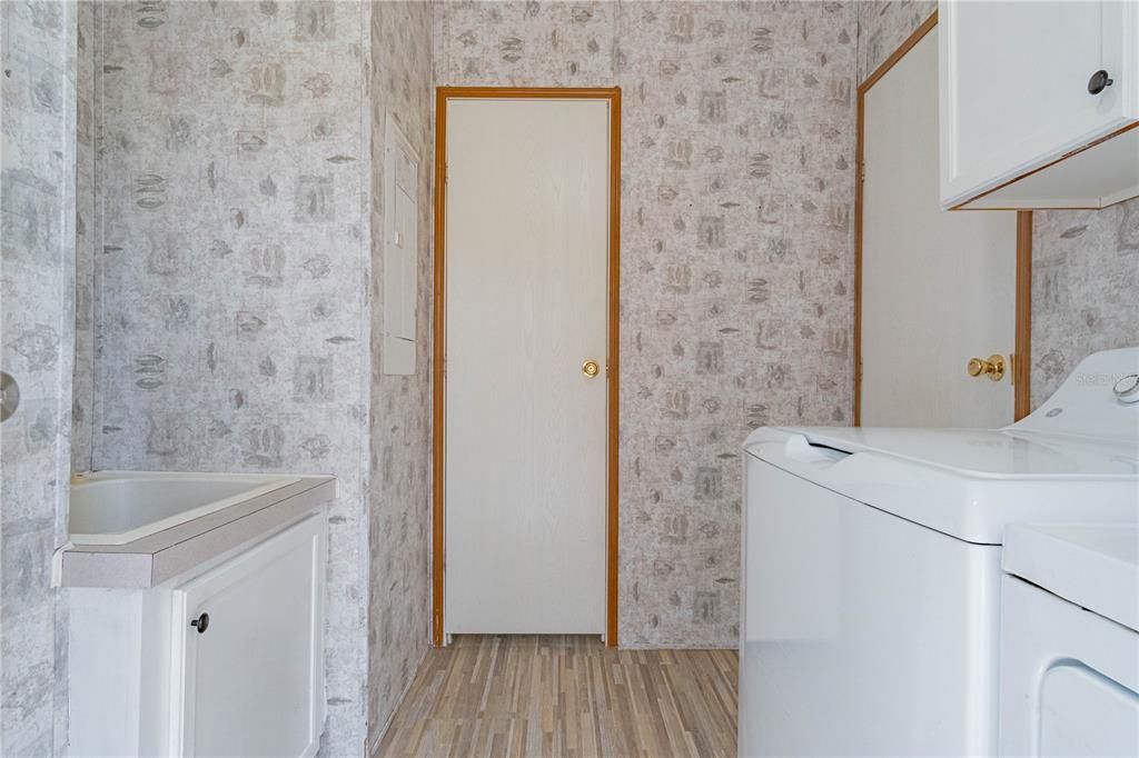 For Sale: $345,000 (4 beds, 3 baths, 2356 Square Feet)