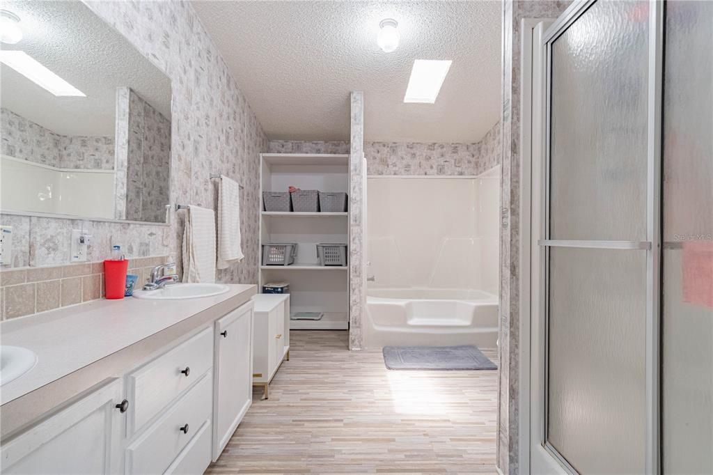 For Sale: $345,000 (4 beds, 3 baths, 2356 Square Feet)