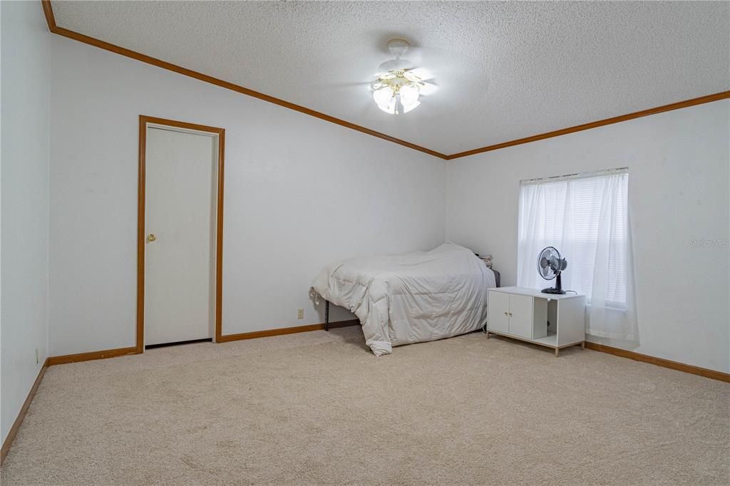 For Sale: $345,000 (4 beds, 3 baths, 2356 Square Feet)