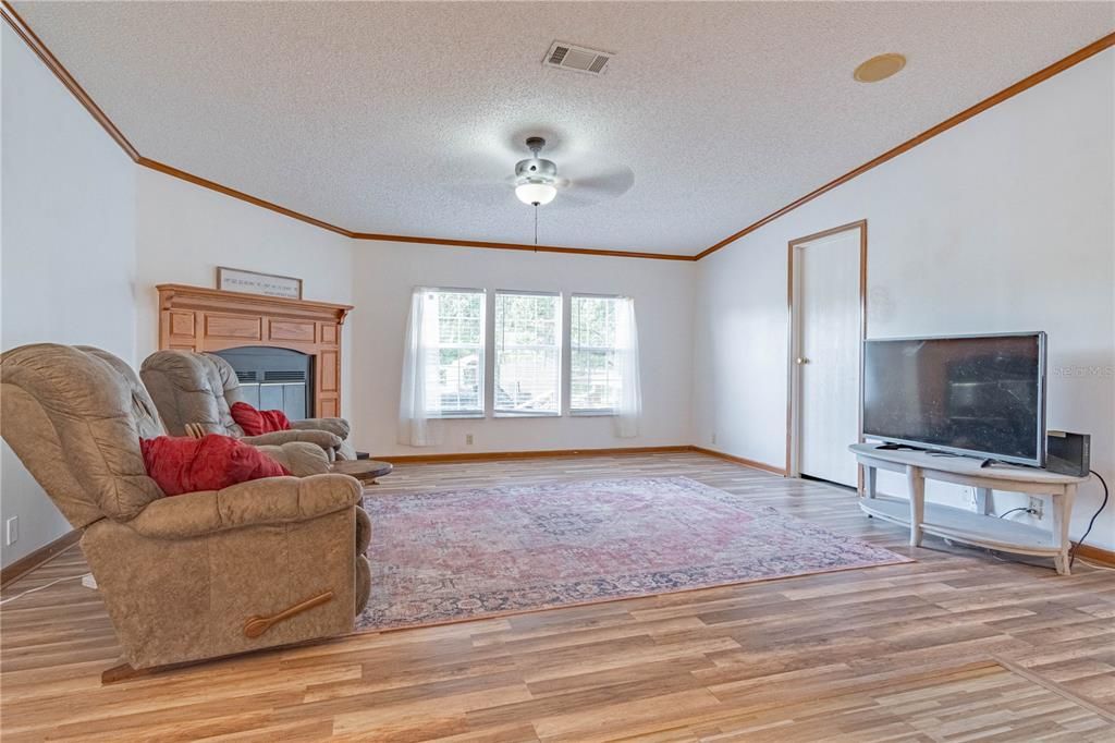 For Sale: $345,000 (4 beds, 3 baths, 2356 Square Feet)