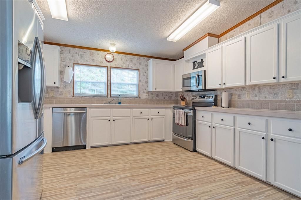 For Sale: $345,000 (4 beds, 3 baths, 2356 Square Feet)