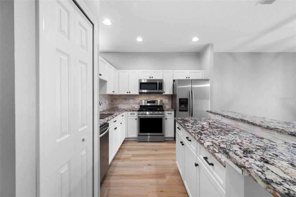 For Sale: $385,000 (3 beds, 2 baths, 1654 Square Feet)