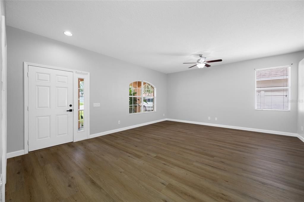 For Sale: $385,000 (3 beds, 2 baths, 1654 Square Feet)