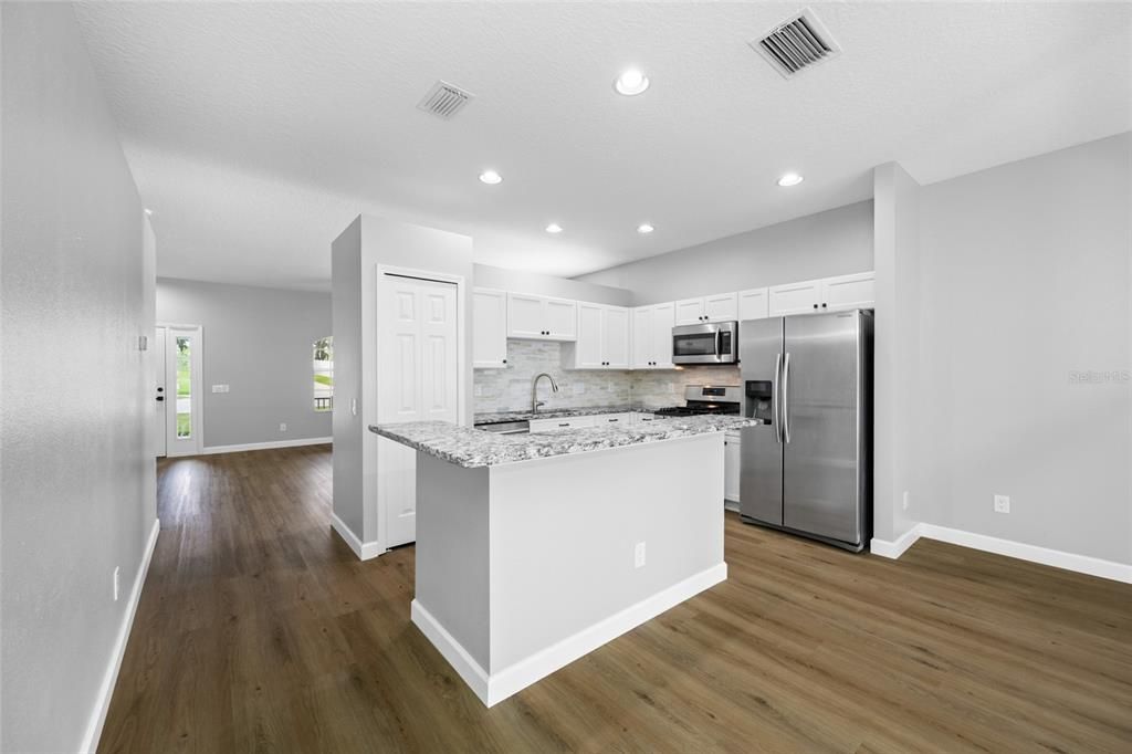 For Sale: $385,000 (3 beds, 2 baths, 1654 Square Feet)
